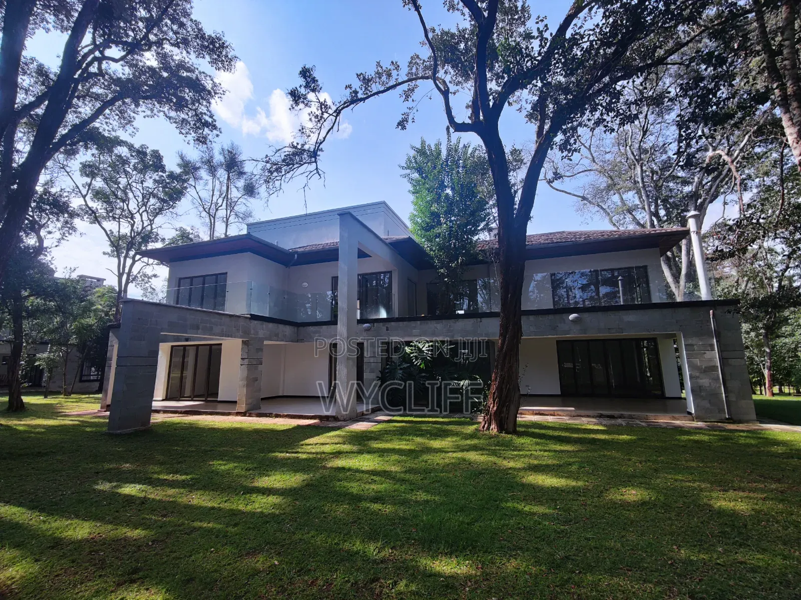 5bdrm Mansion in Hardy for sale