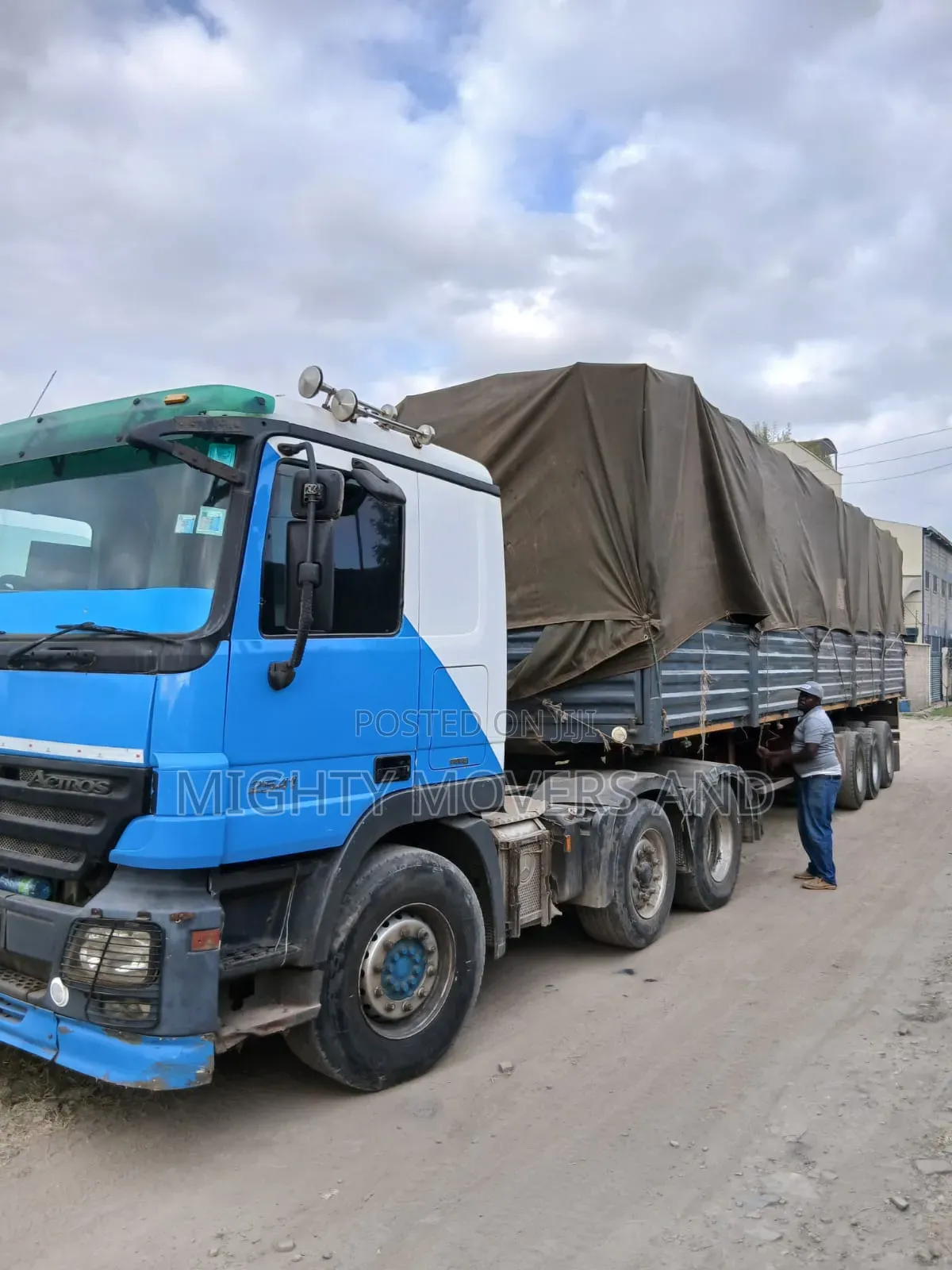 High Sided Trailer for Transport of Loose Cargo Accessible
