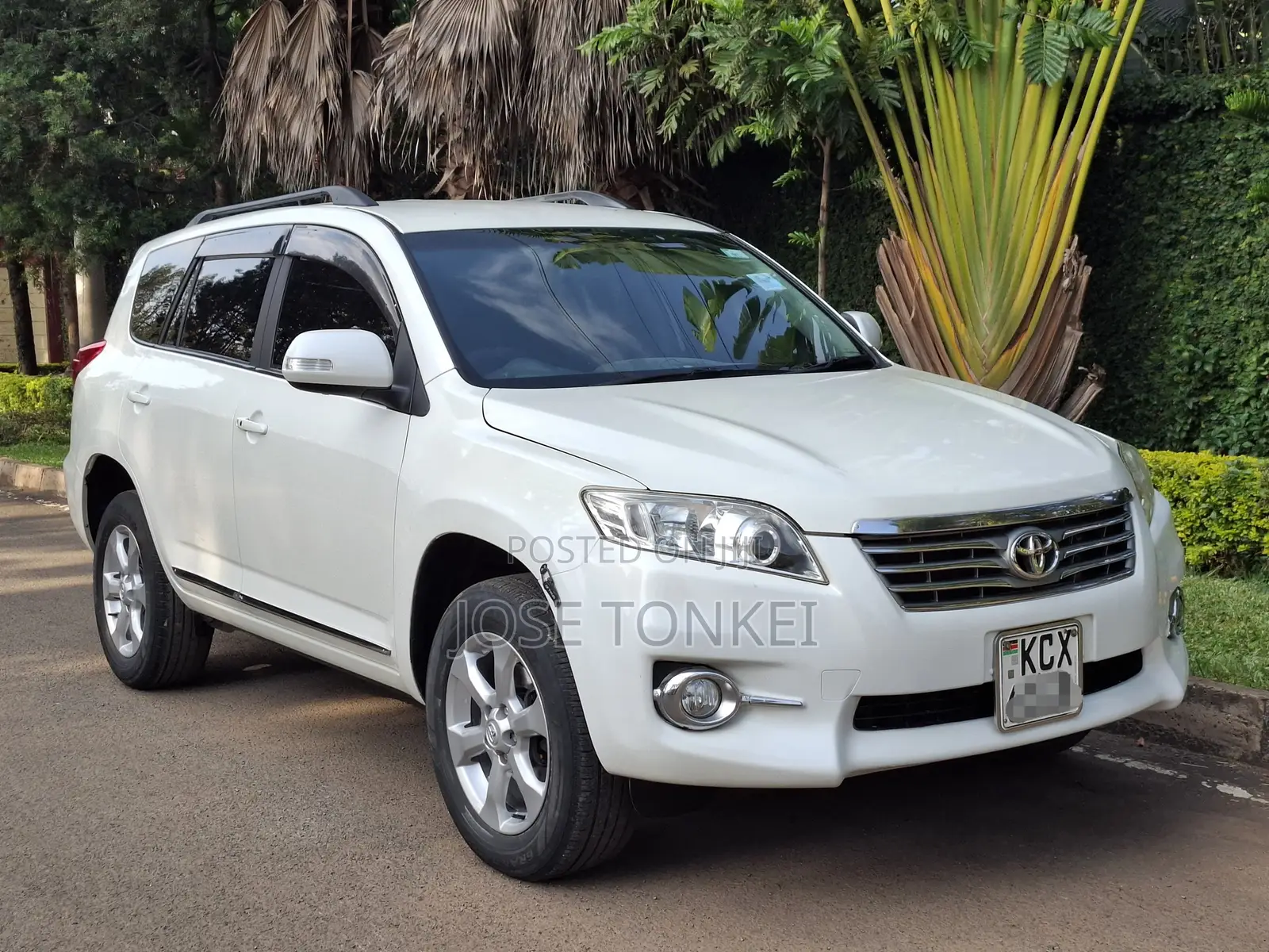 Toyota Vanguard 2013 White