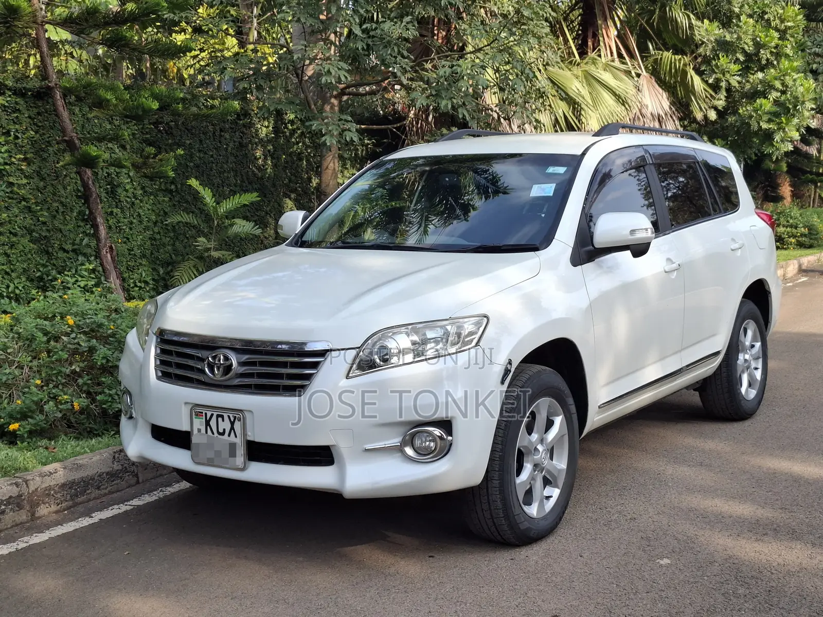 Toyota Vanguard 2013 White