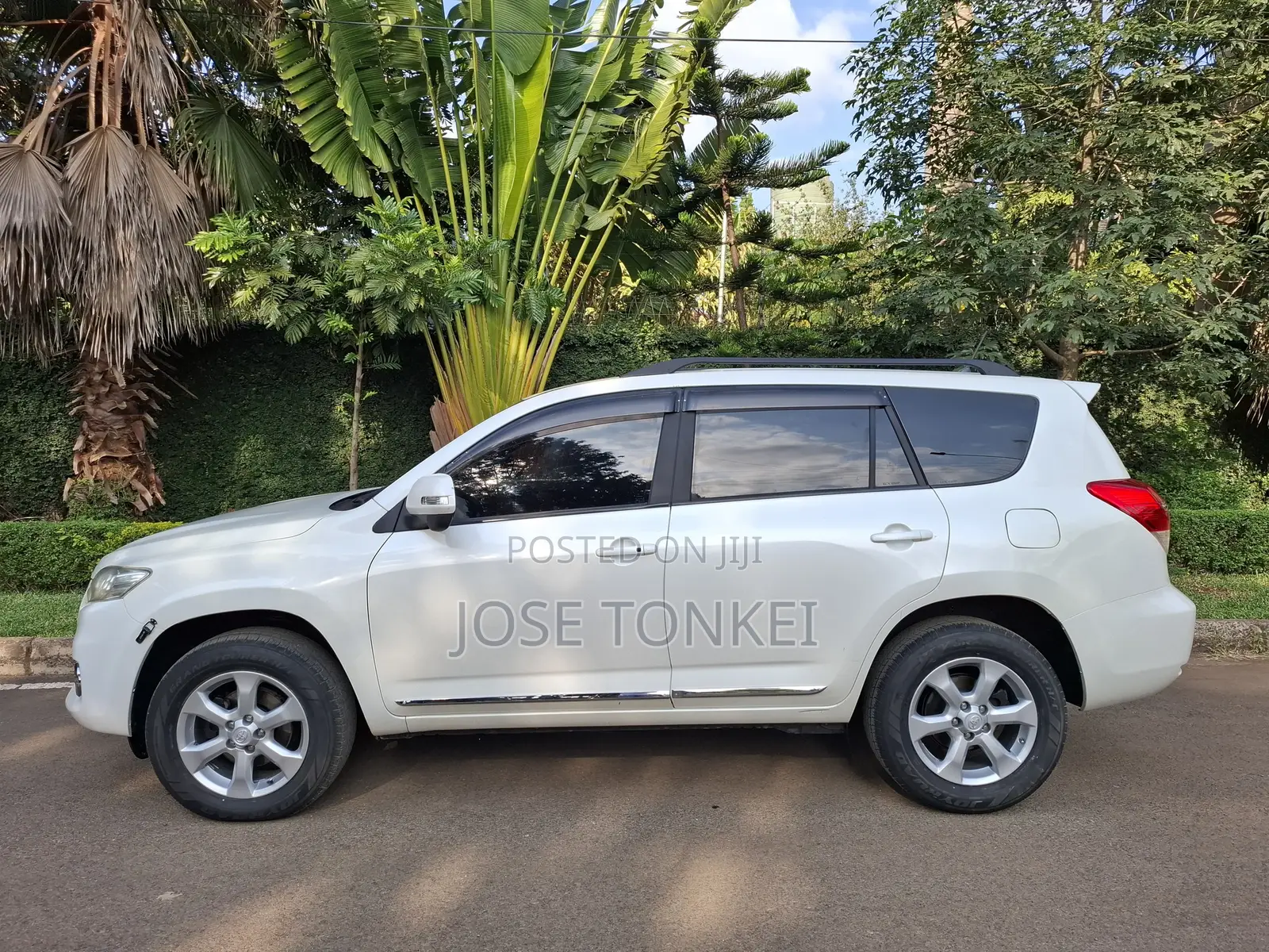 Toyota Vanguard 2013 White
