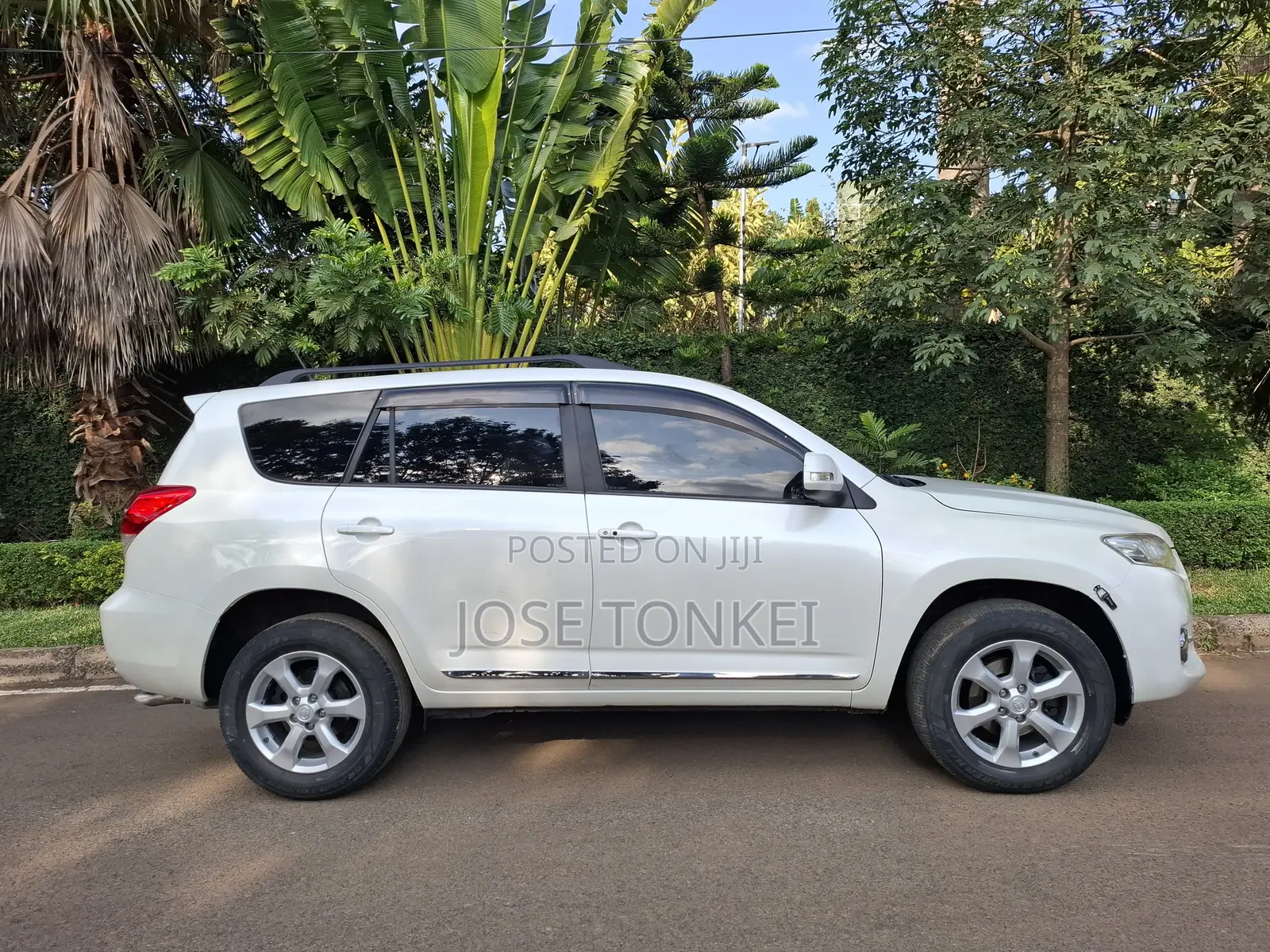 Toyota Vanguard 2013 White