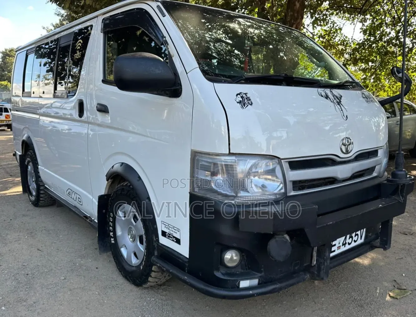 Toyota HiAce 2016 White