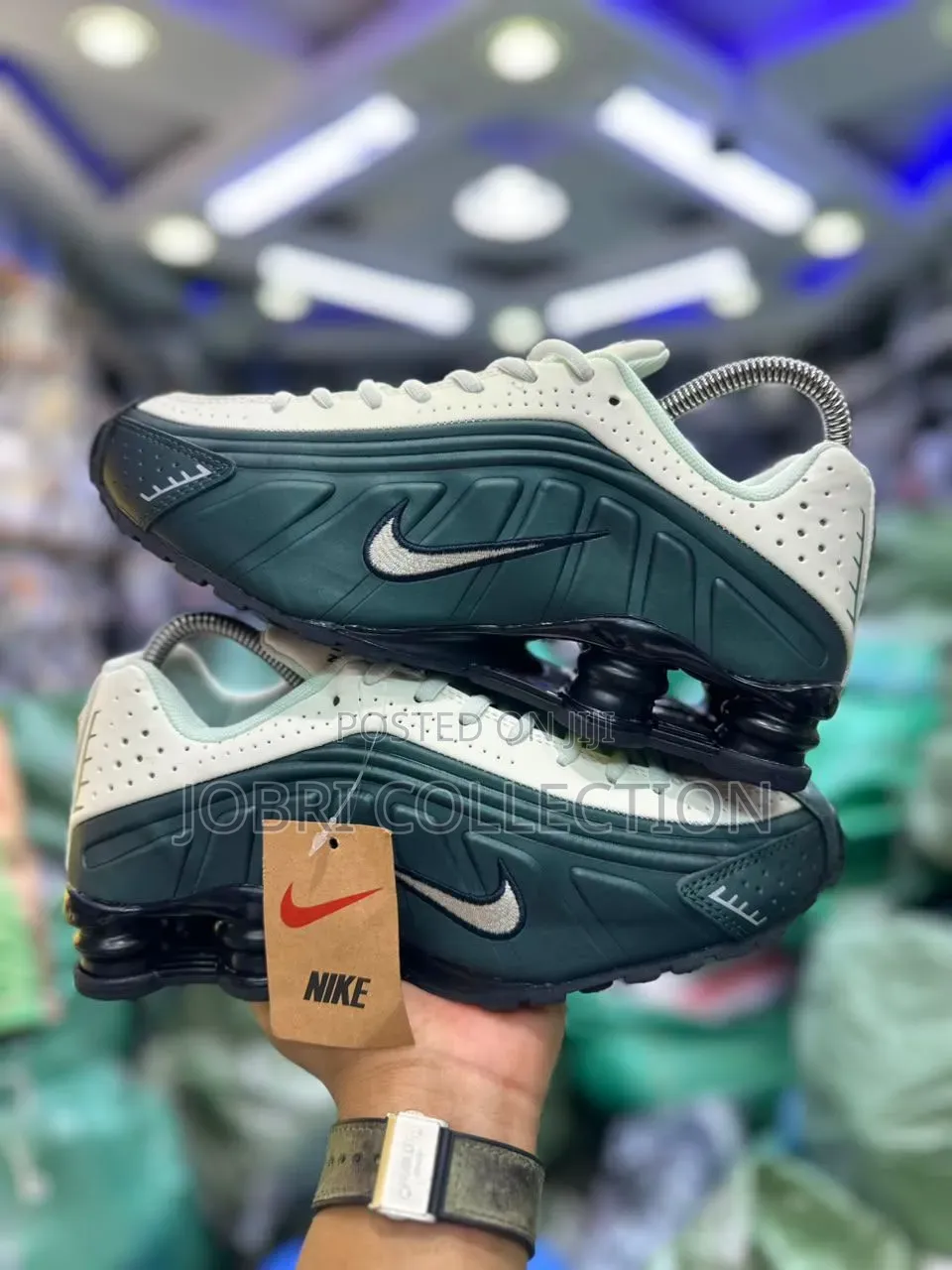 Nike Shox R4 Retro “Olive Aura ”
Sneakers