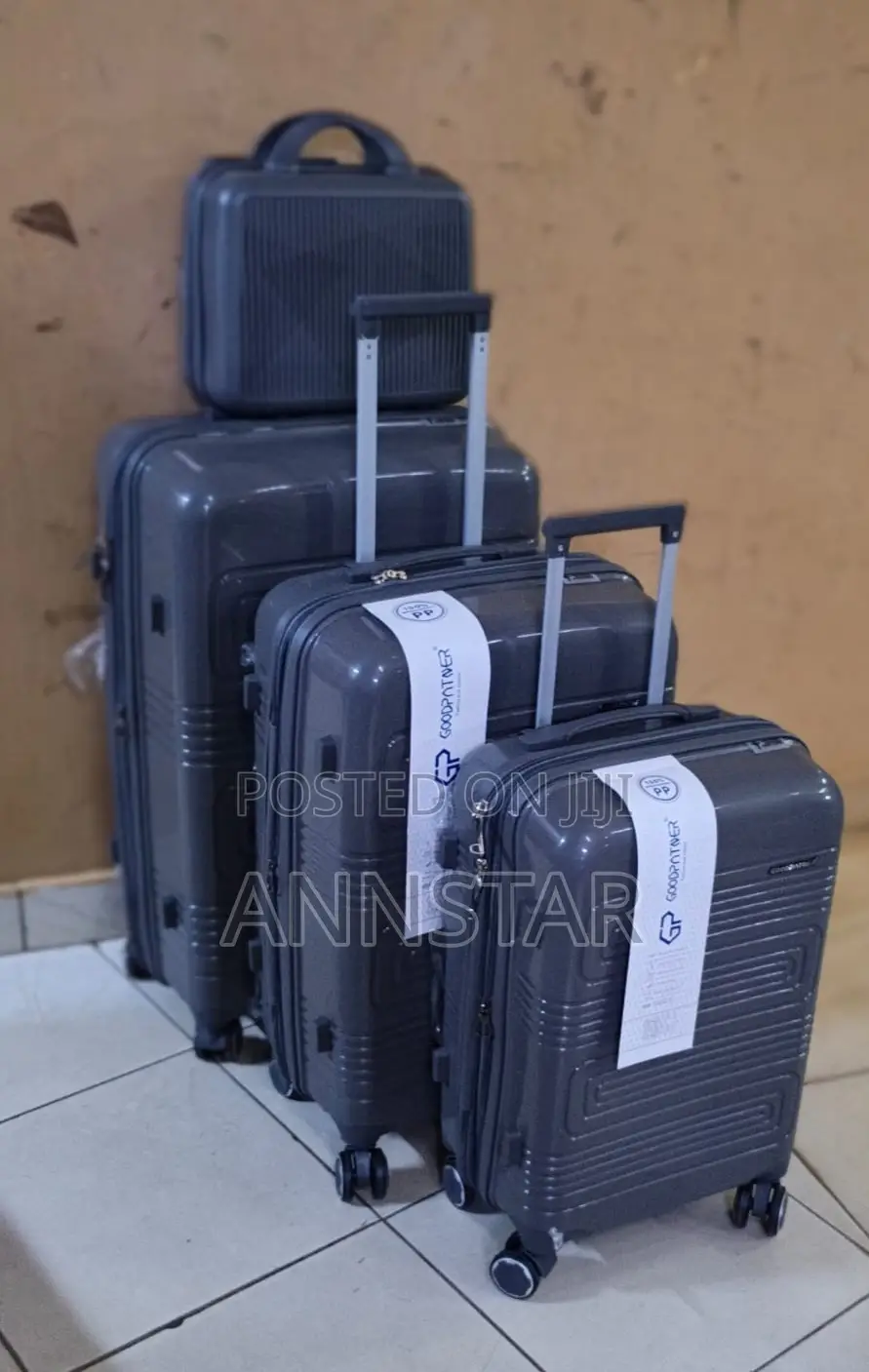 4 In 1 Luxury Unbreakable Suitcase