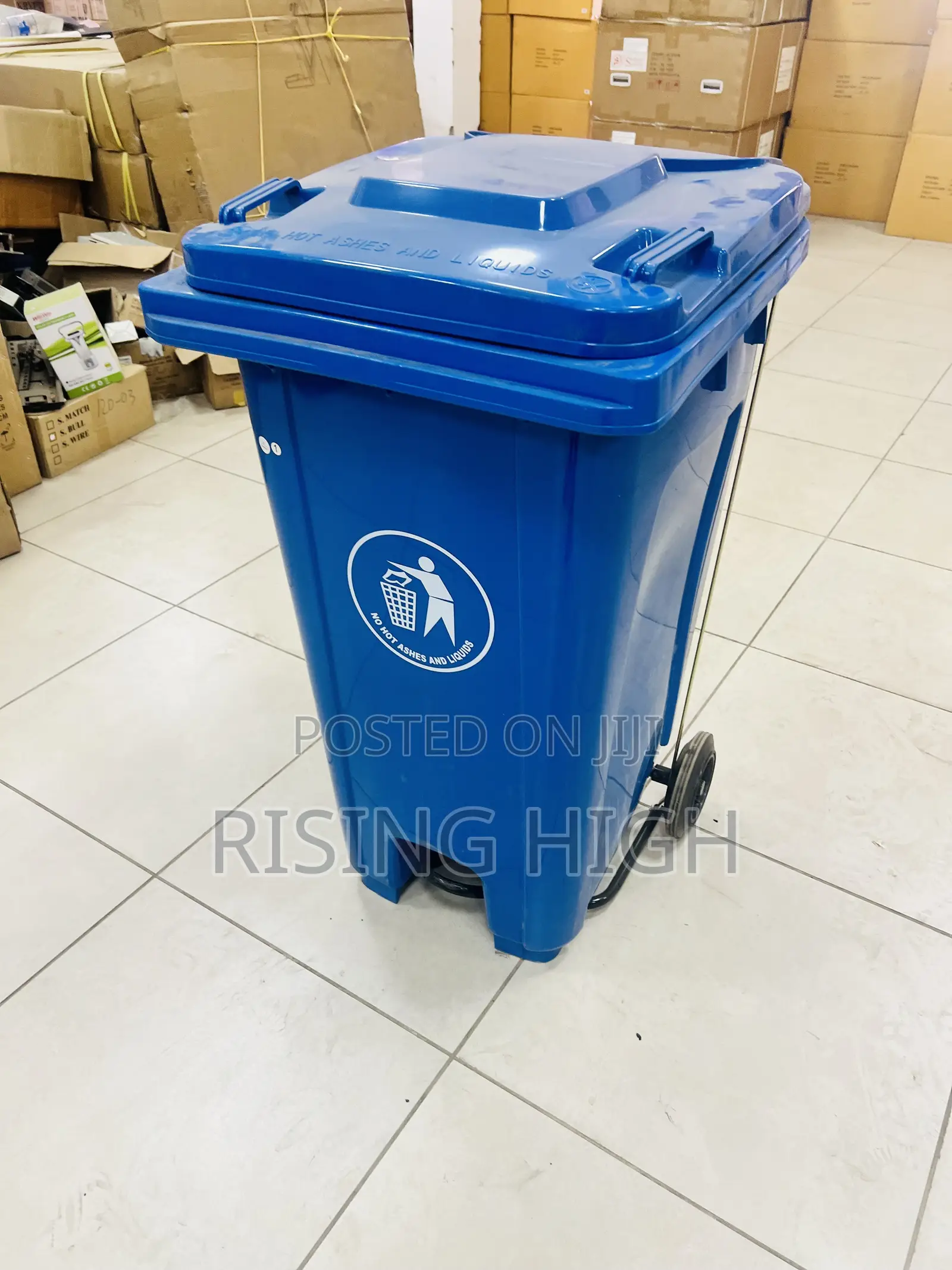 High-Quality 240l Rubbish Bin With Easy-Roll Wheels