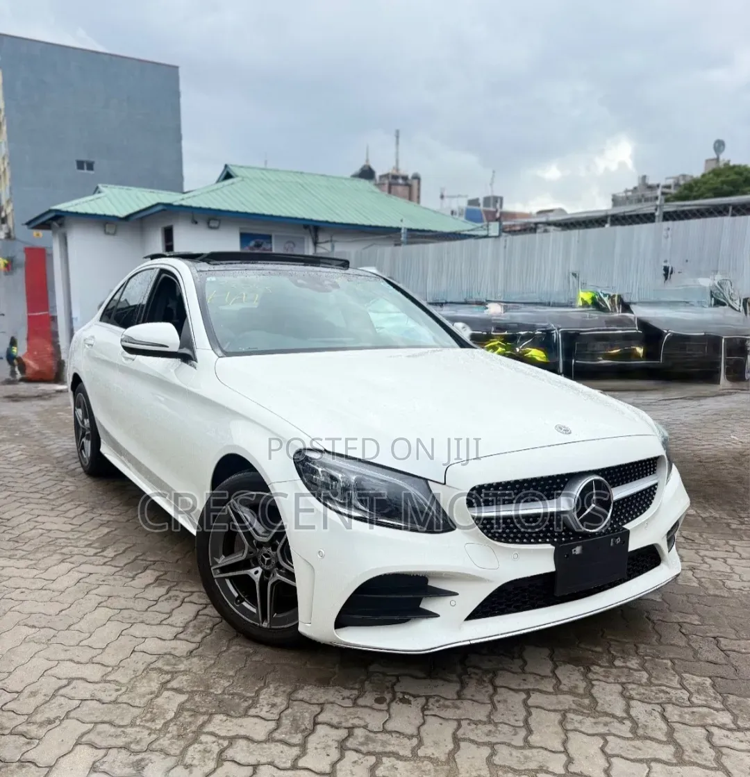 Mercedes-Benz C200 2019 Pearl