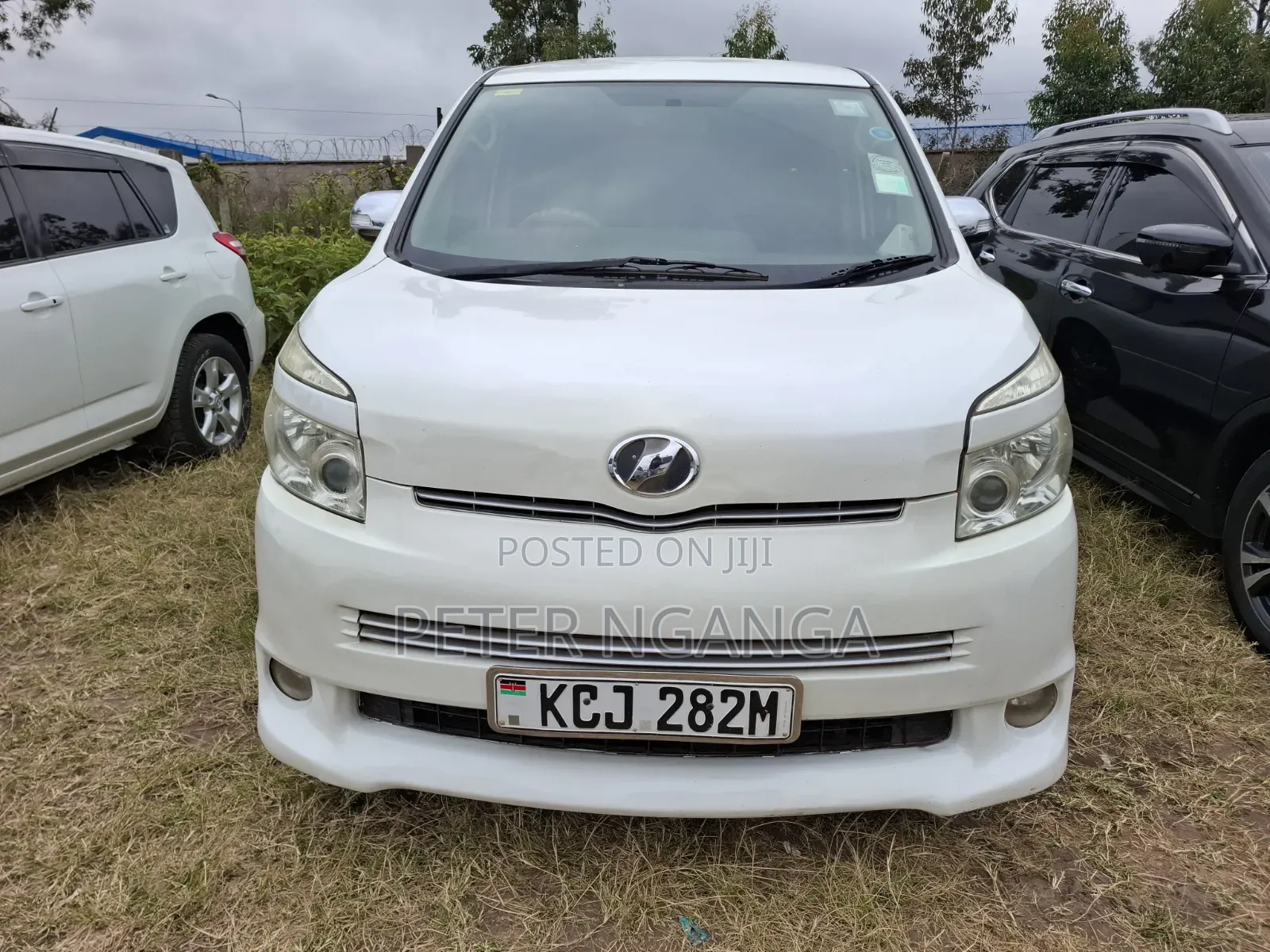 Toyota Voxy 2011 White