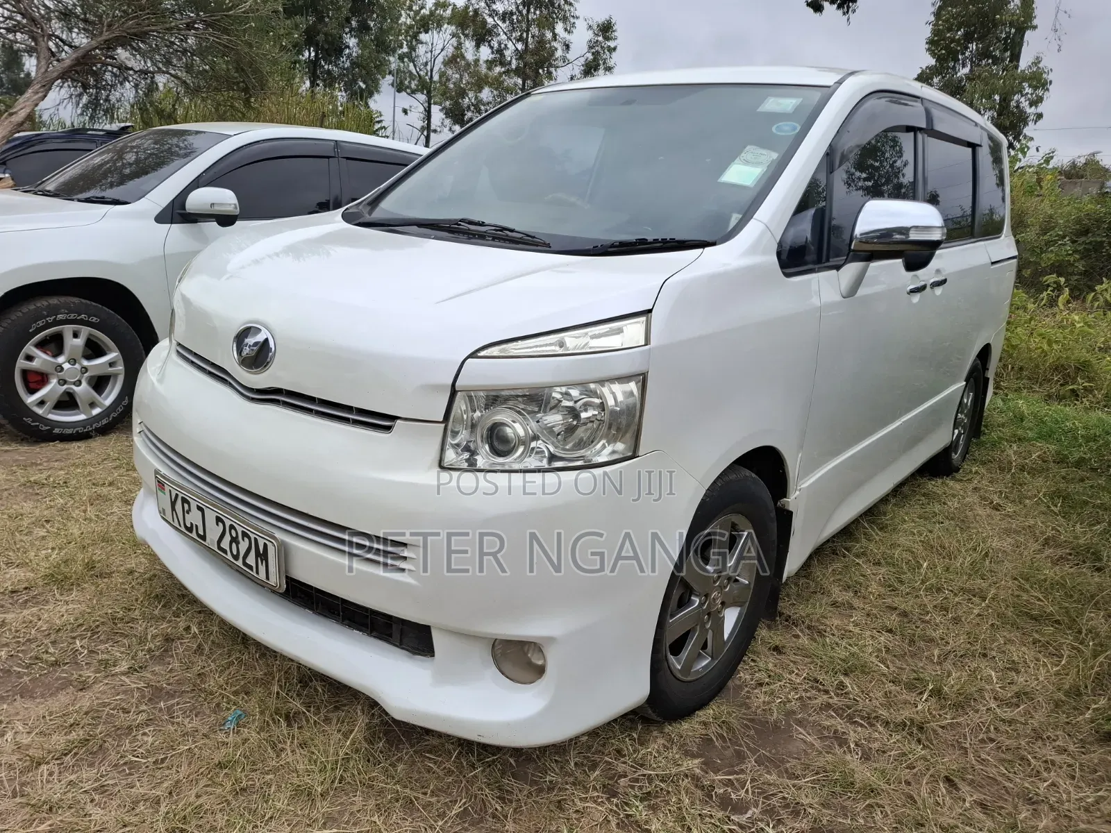 Toyota Voxy 2011 White