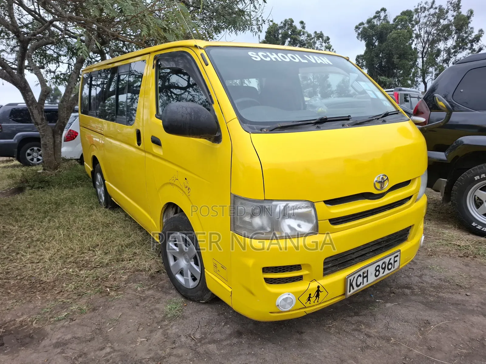 Toyota HiAce 2010 Yellow
