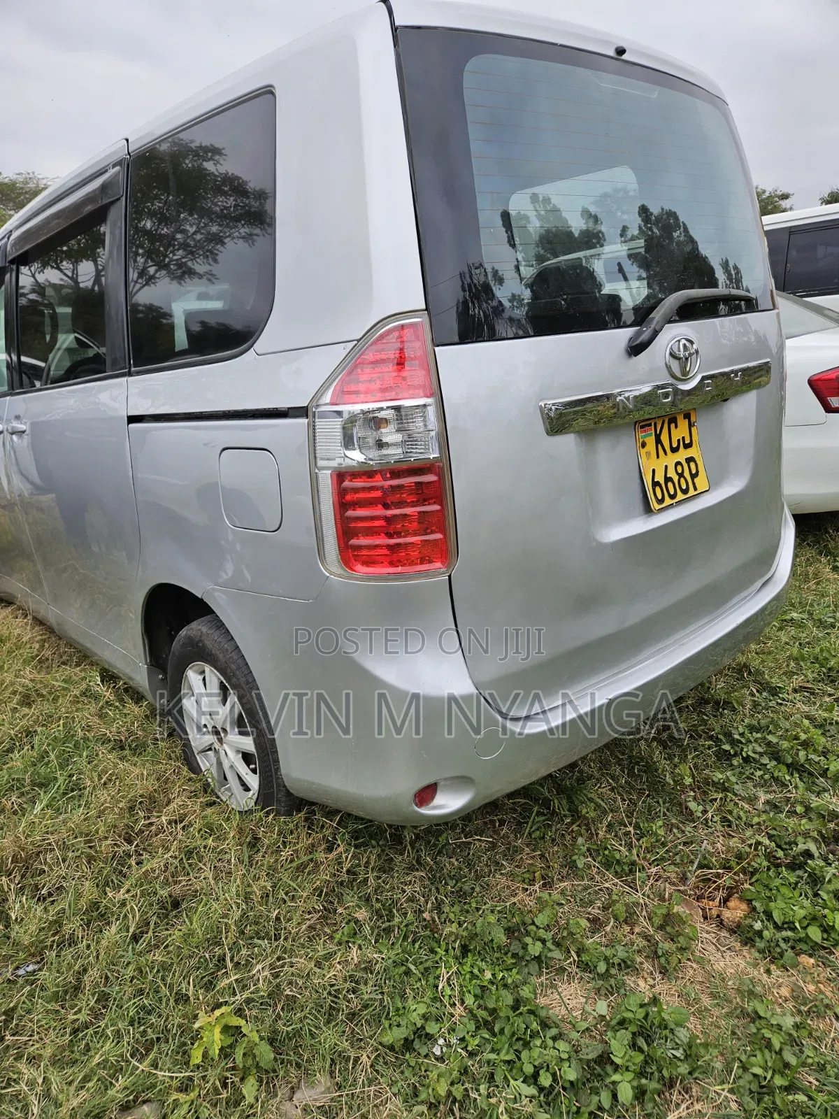 Toyota Noah 2009 Silver