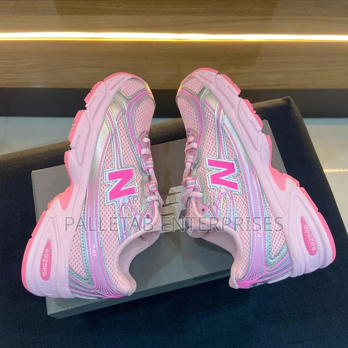 New Balance 740 Sneakers