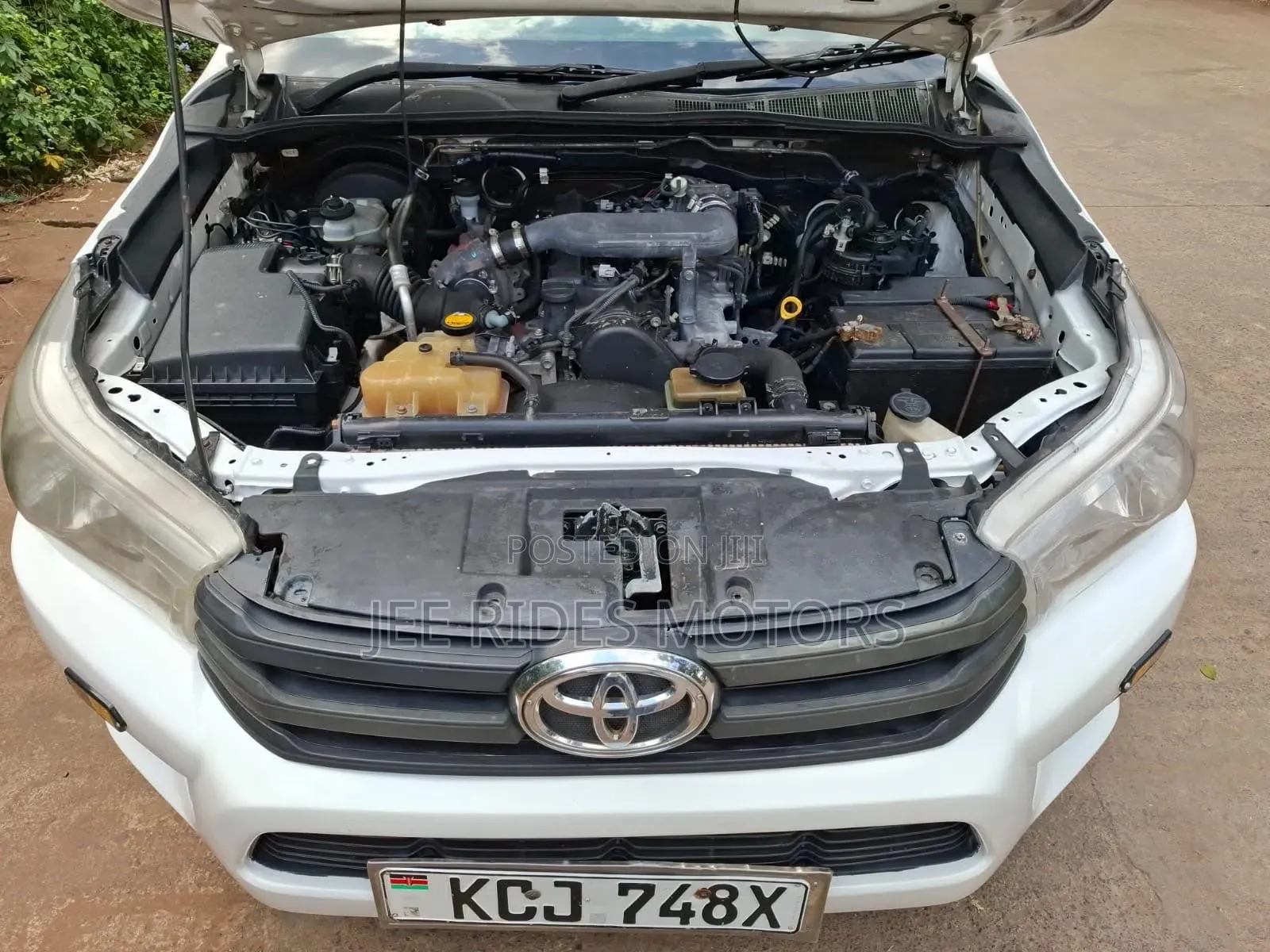 Toyota Hilux 2016 White