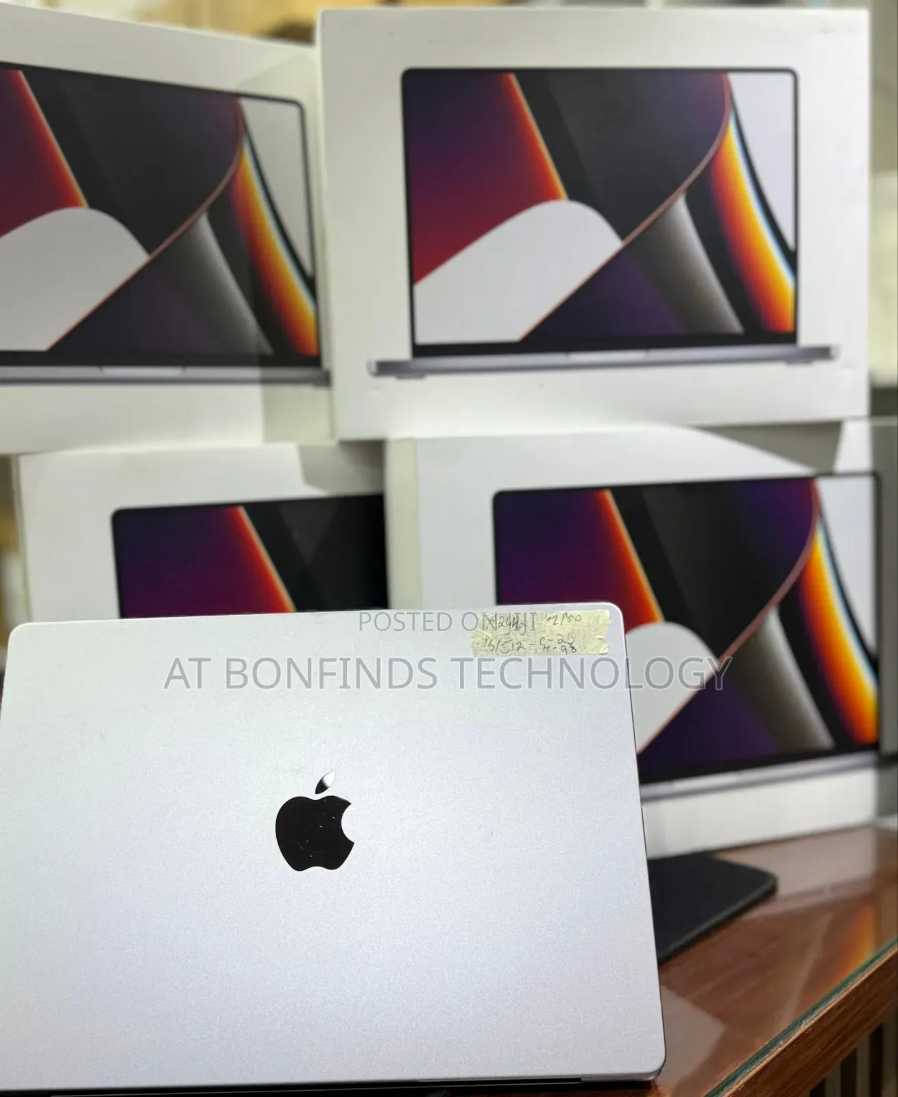 Laptop Apple MacBook Pro 2021 M1 16GB Apple M1 Pro SSD 512GB