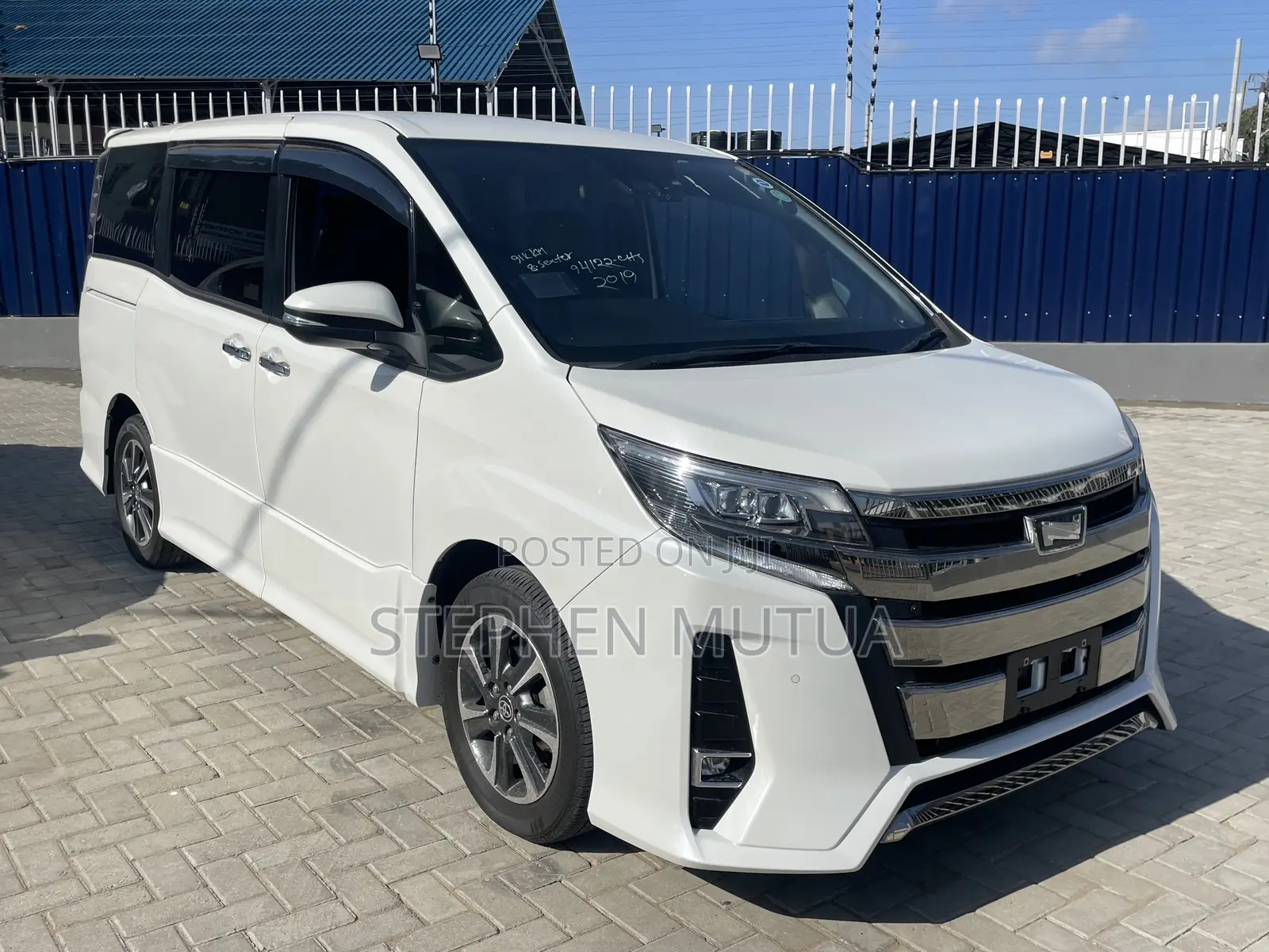 Toyota Noah 2.0 FWD (8 Seater) 2019 White
