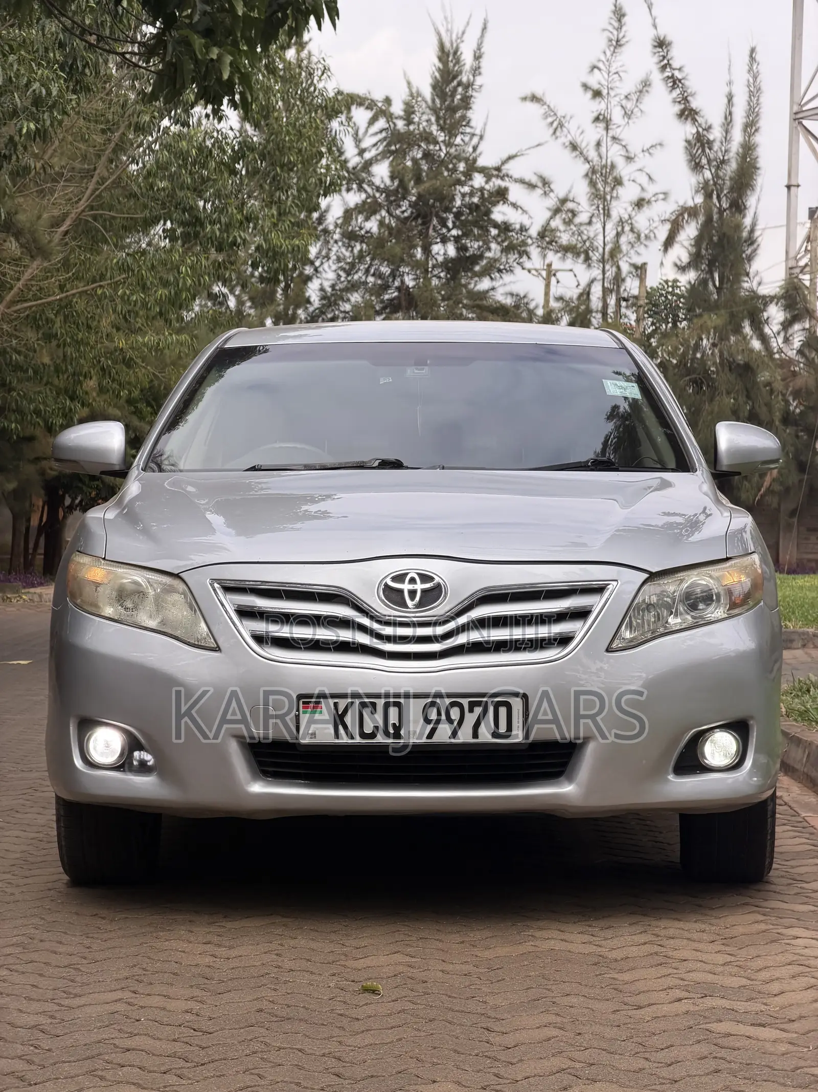 Toyota Camry XLE 4dr Sedan (2.5L 4cyl 6A) 2011 Silver