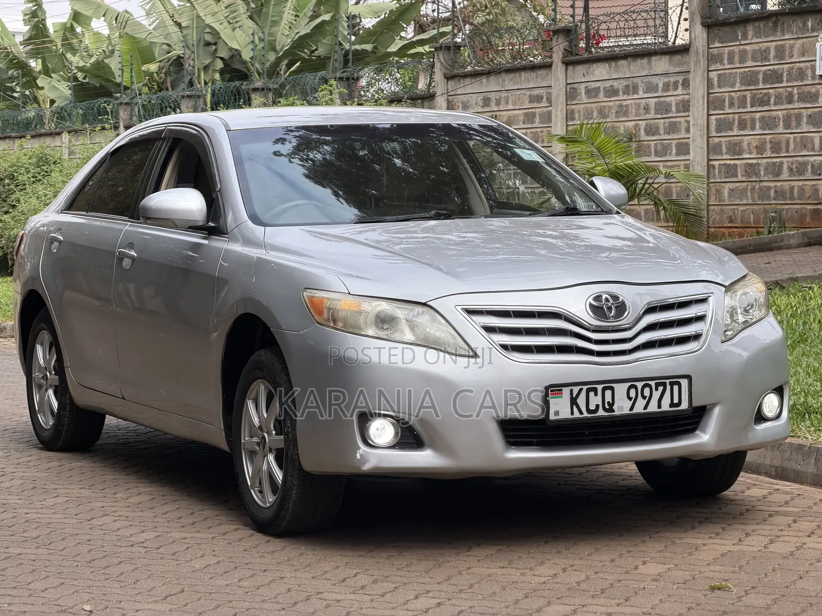 Toyota Camry XLE 4dr Sedan (2.5L 4cyl 6A) 2011 Silver