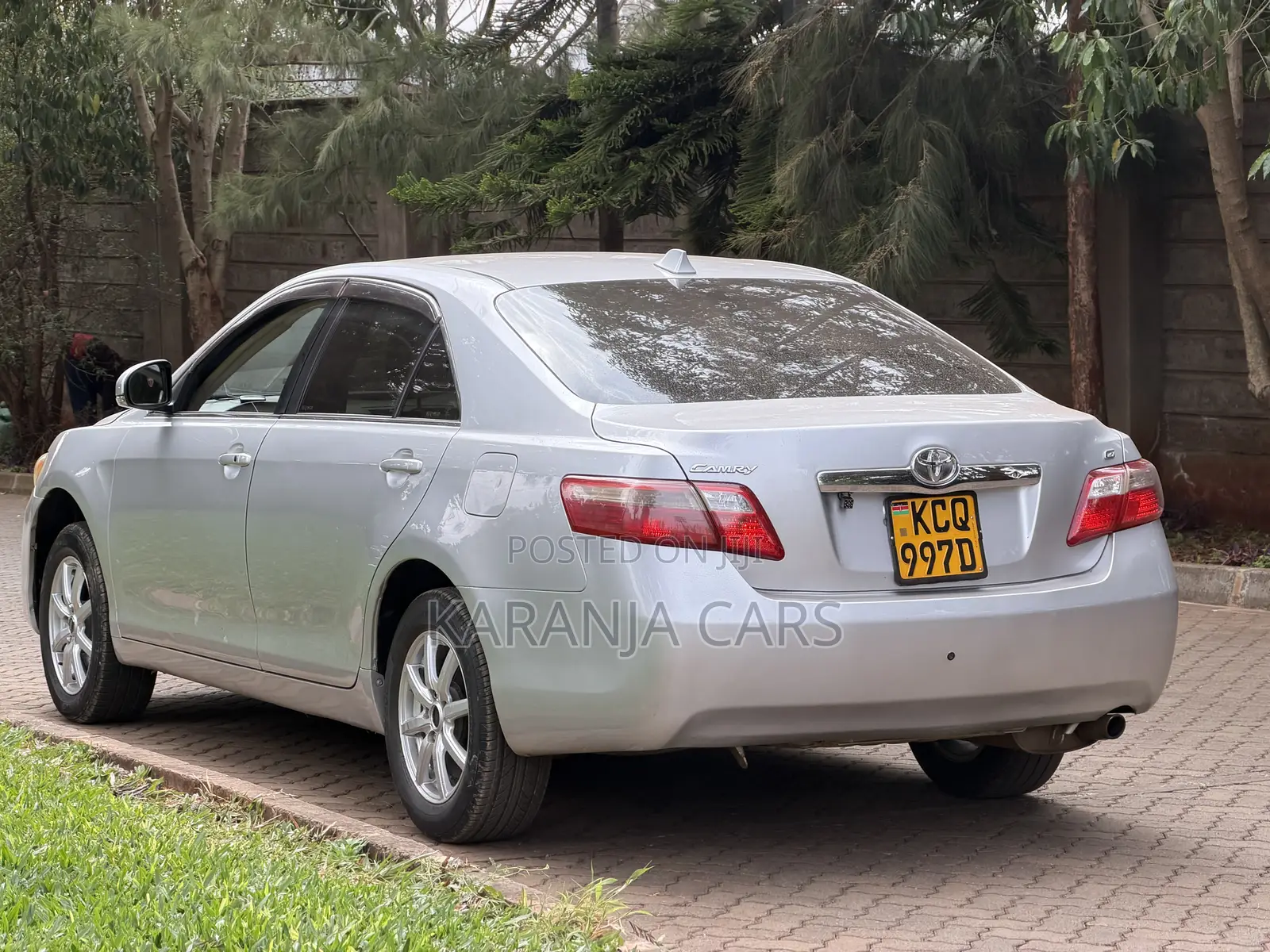 Toyota Camry XLE 4dr Sedan (2.5L 4cyl 6A) 2011 Silver