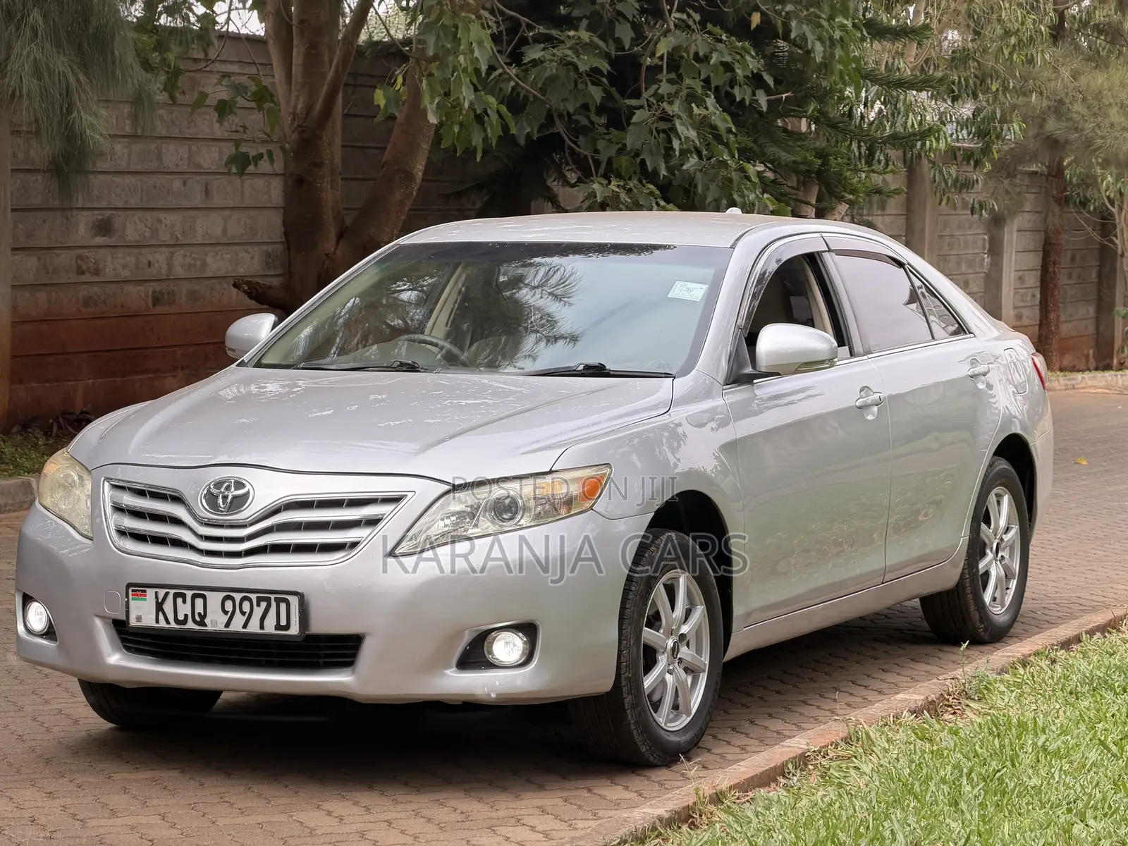 Toyota Camry XLE 4dr Sedan (2.5L 4cyl 6A) 2011 Silver