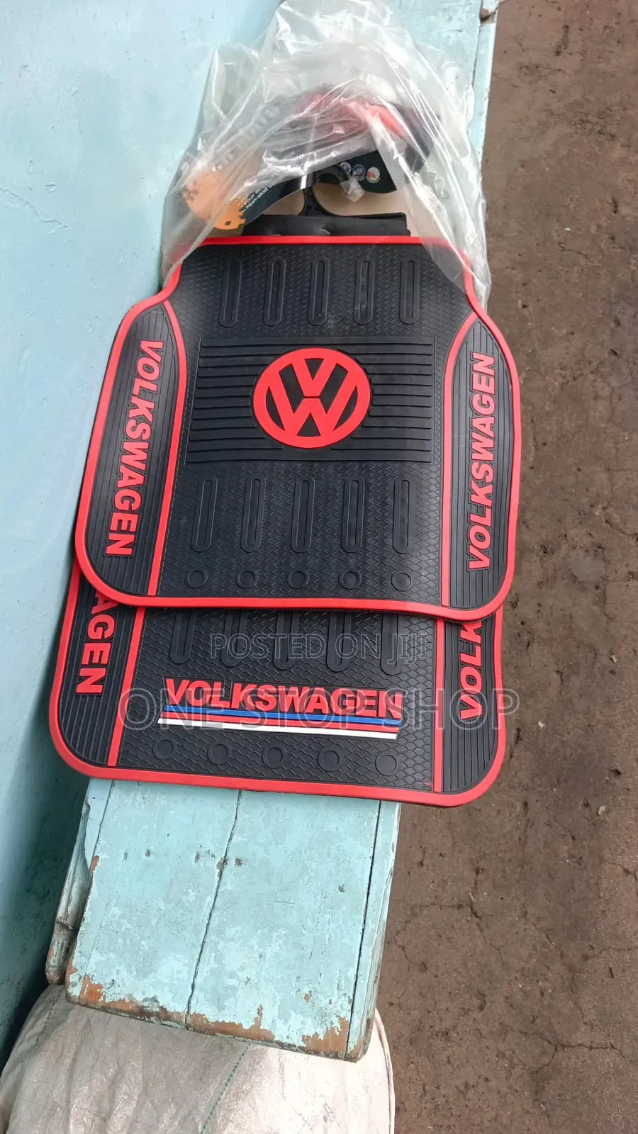Volkswagen Model Series Universal Floor Mats With Red Accents Logo