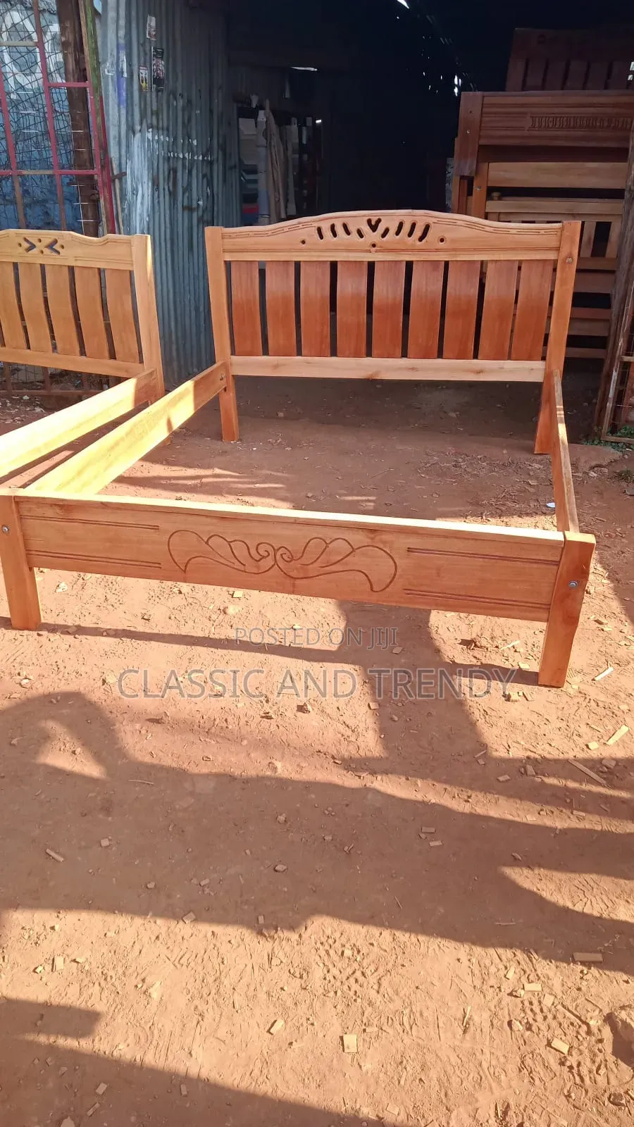 5x6 Classic Curved Hardwood Bed