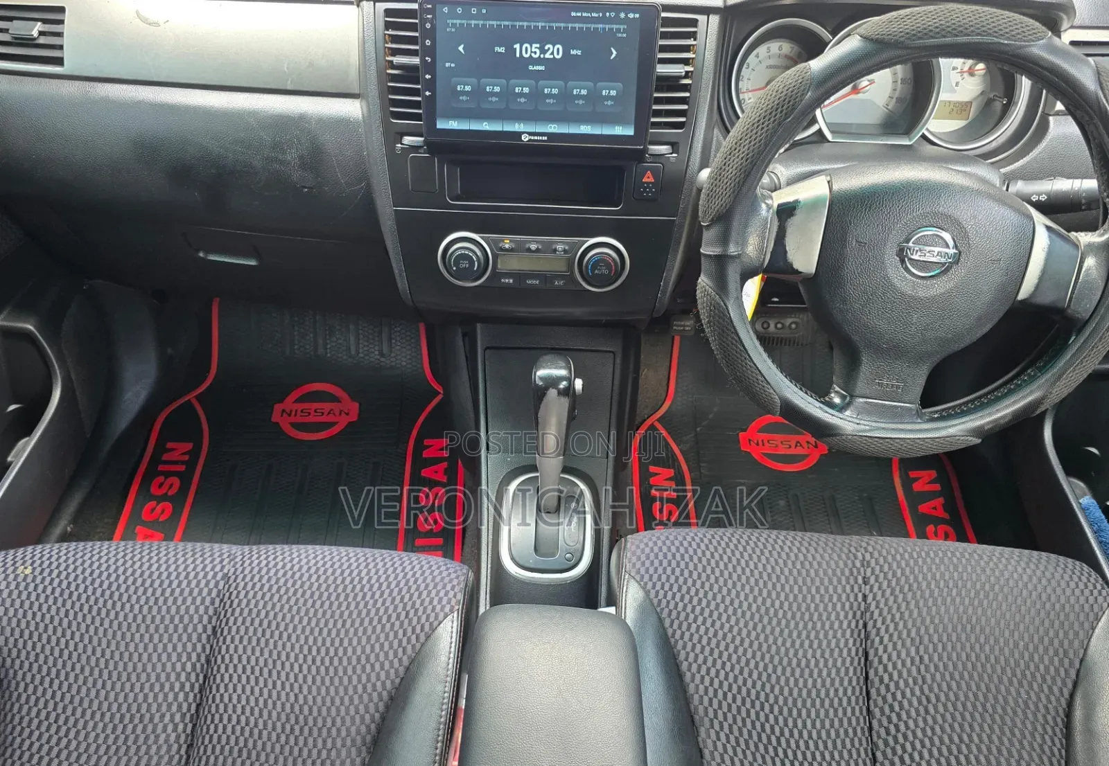 Nissan Tiida 2011 Silver