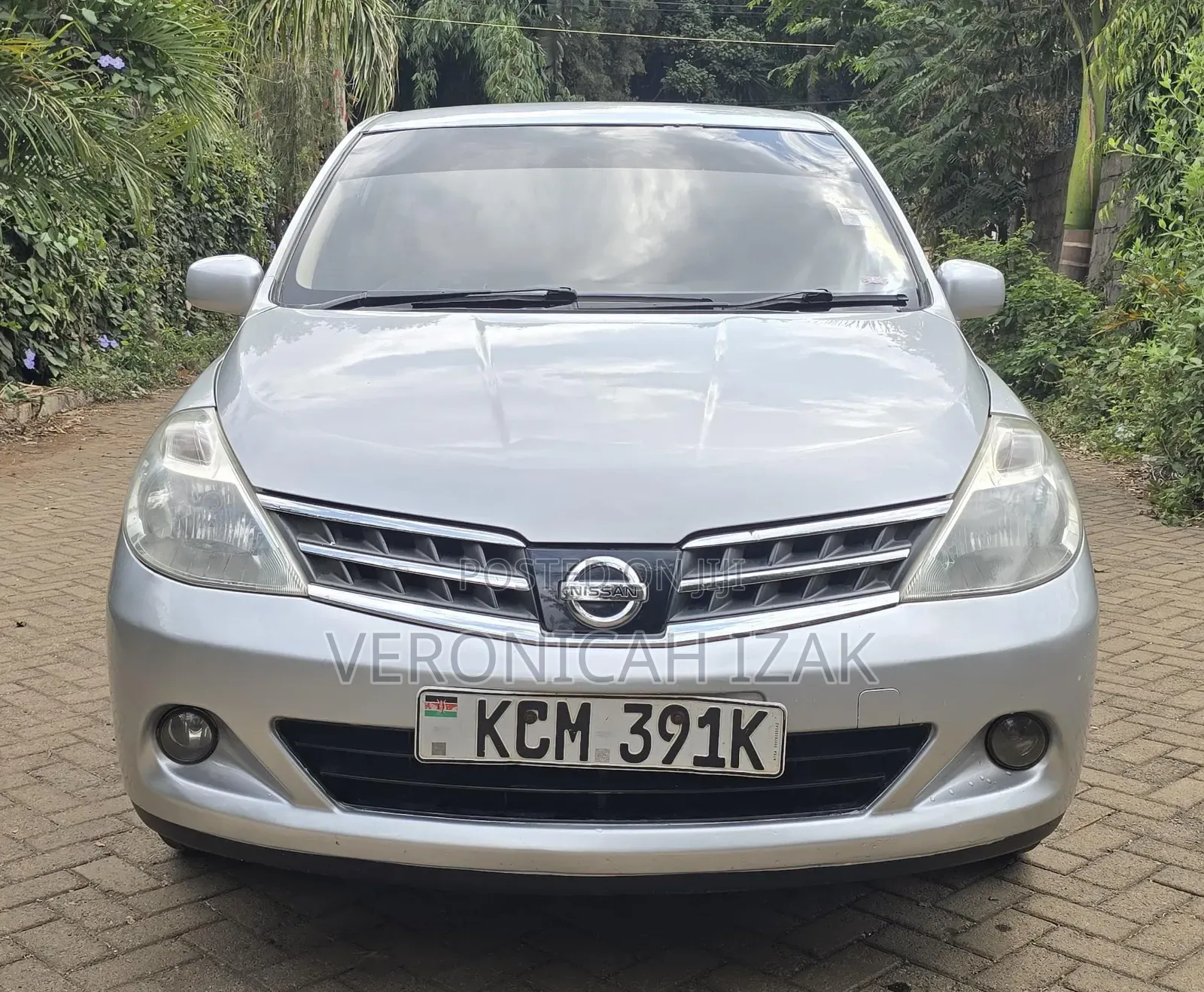 Nissan Tiida 2011 Silver