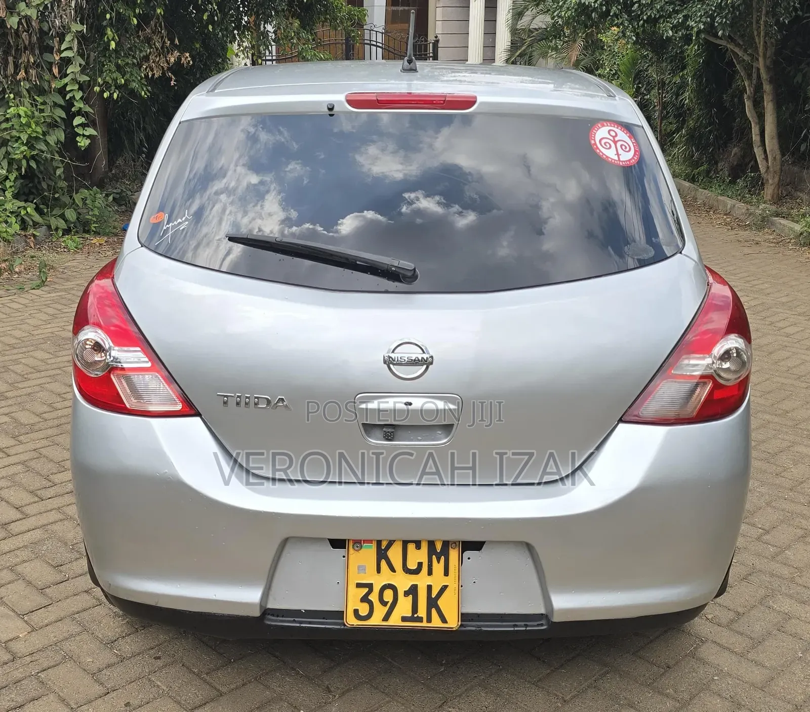 Nissan Tiida 2011 Silver