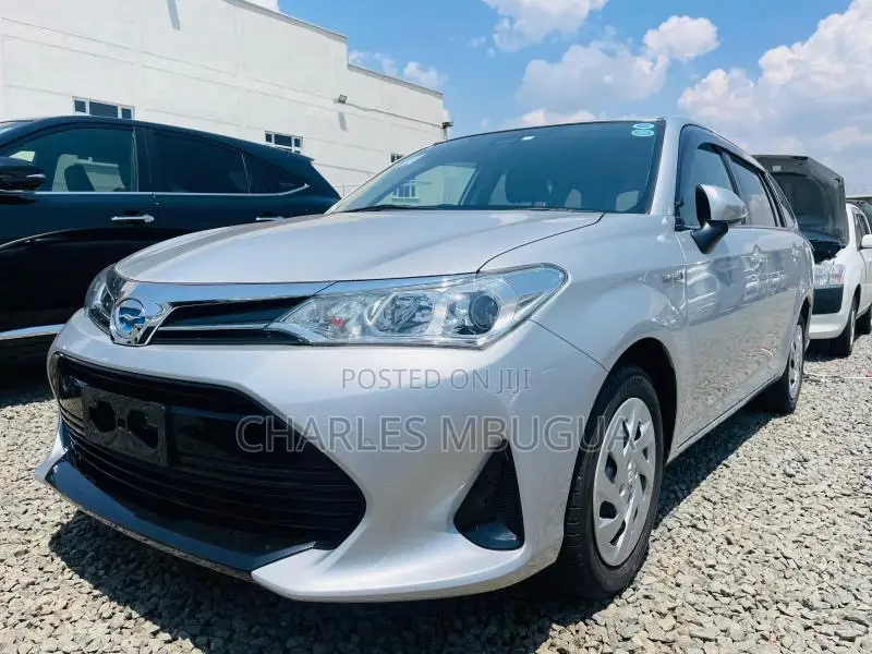 Toyota Corolla Fielder 1.5 Hybrid FWD 2018 Silver