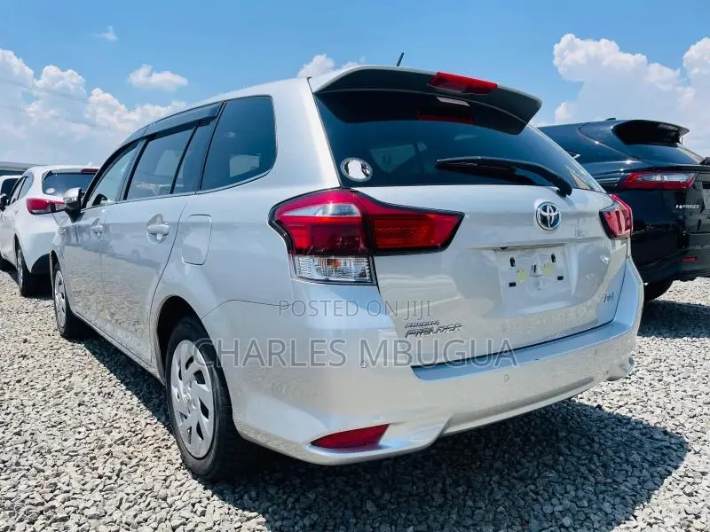 Toyota Corolla Fielder 1.5 Hybrid FWD 2018 Silver