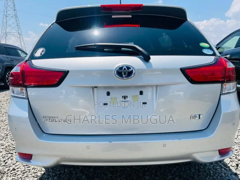 Toyota Corolla Fielder 1.5 Hybrid FWD 2018 Silver