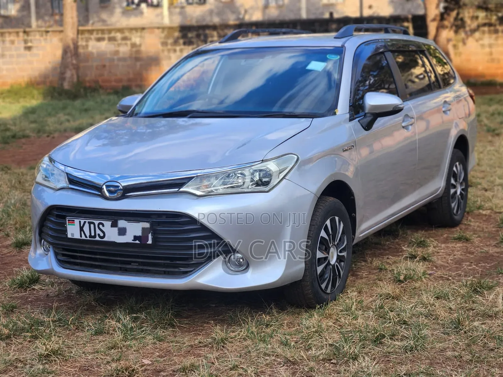 Toyota Corolla Fielder 2017 Silver