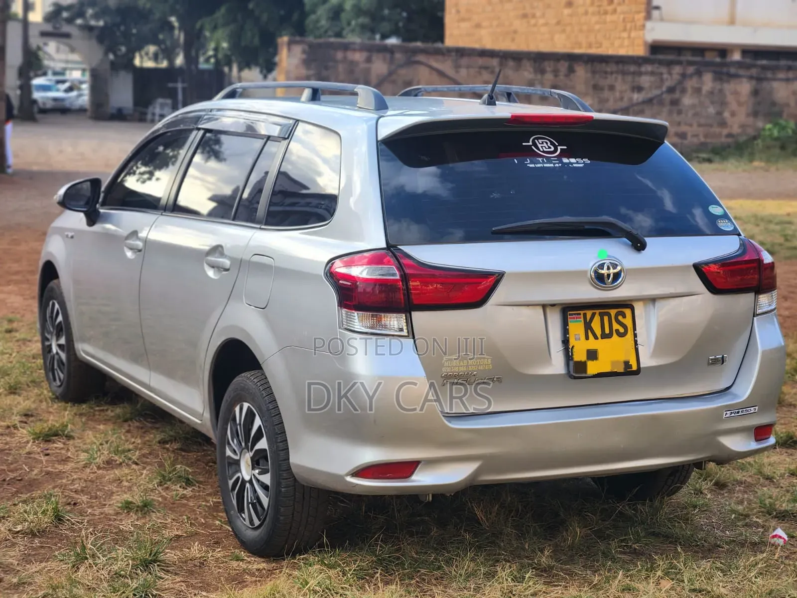 Toyota Corolla Fielder 2017 Silver