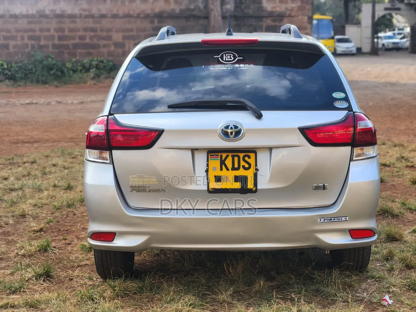Toyota Corolla Fielder 2017 Silver