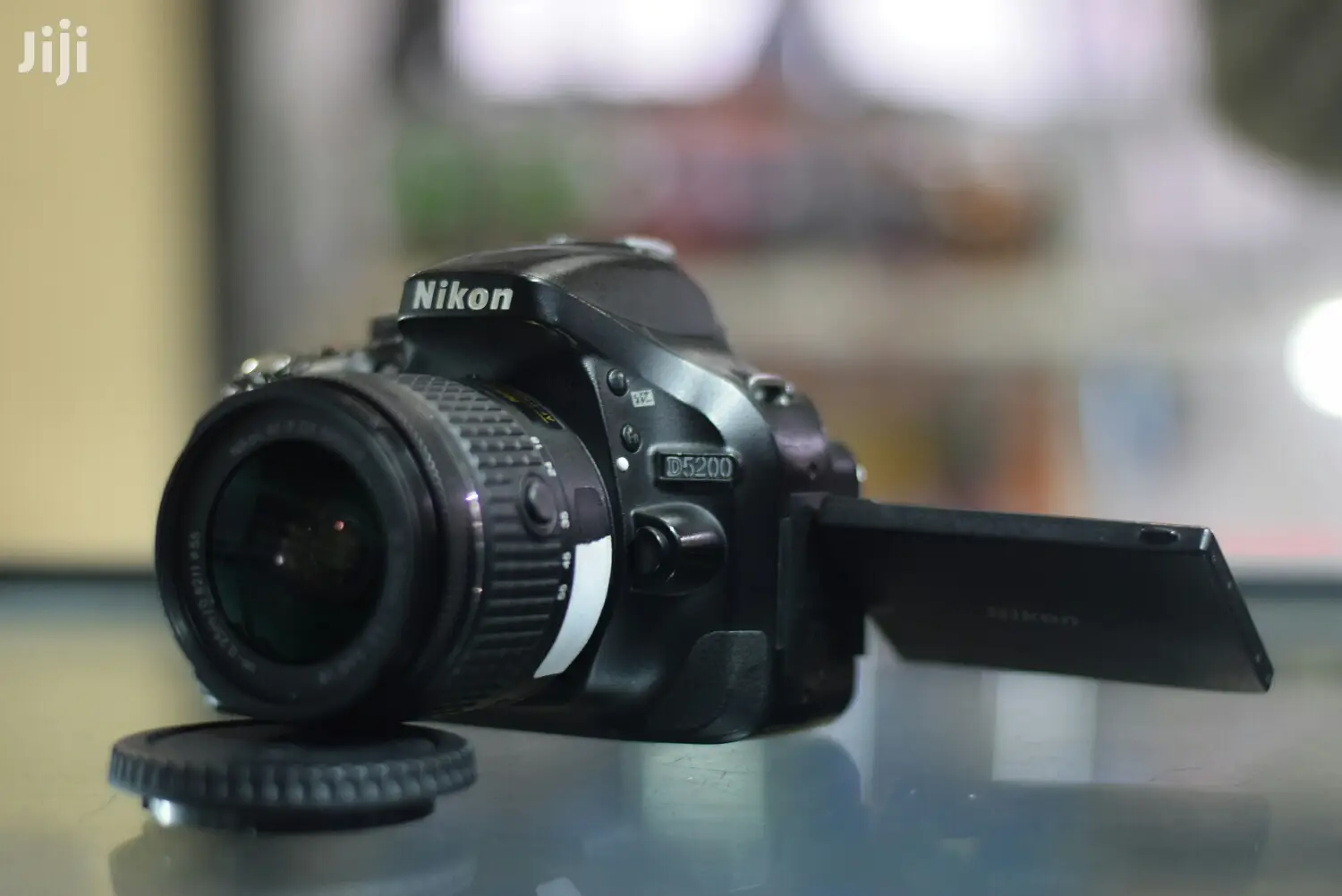 Nikon Dslr Camera With 24mp and Flip Screen