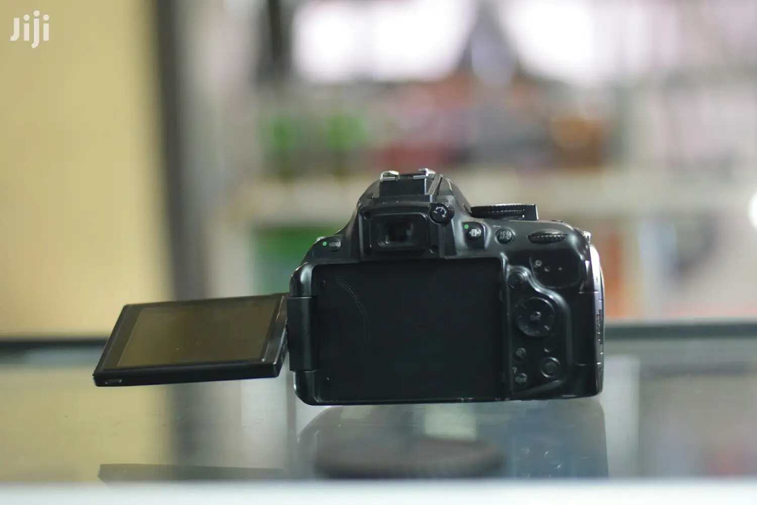Nikon Dslr Camera With 24mp and Flip Screen