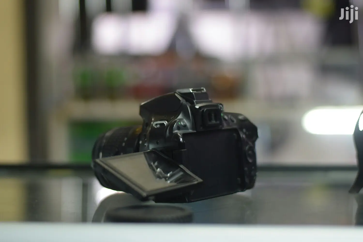 Nikon Dslr Camera With 24mp and Flip Screen
