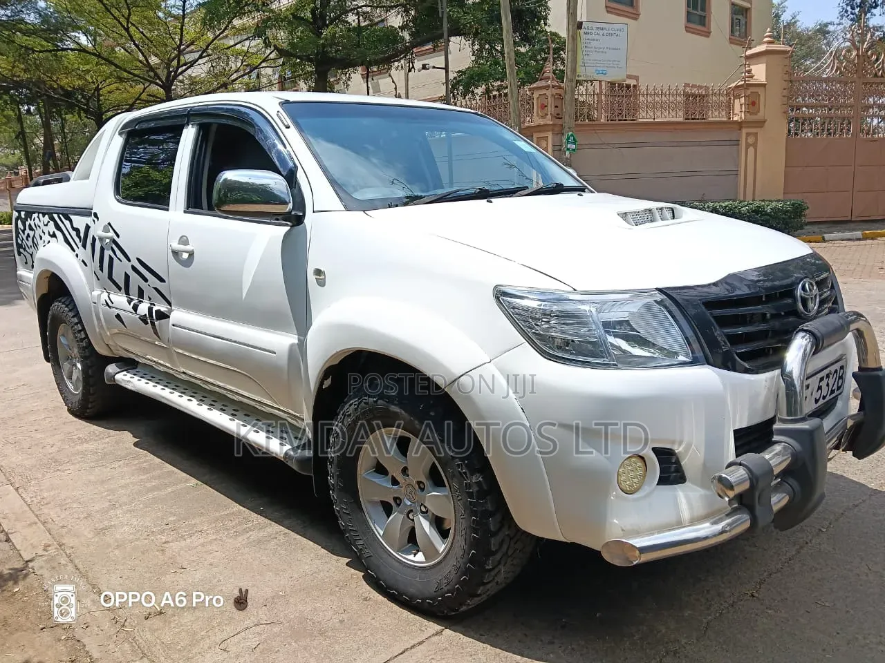 Toyota Hilux 2008 White