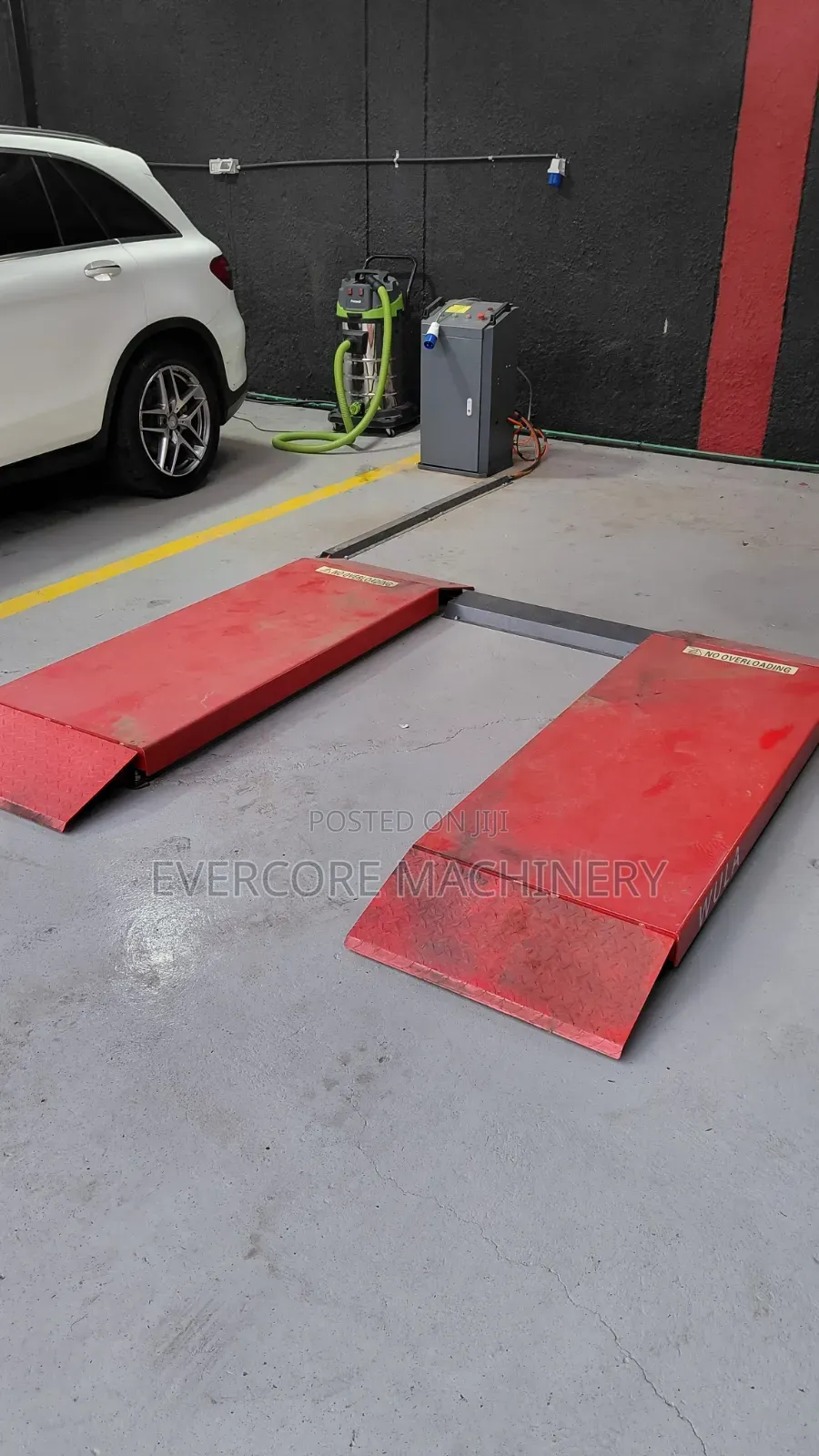Ccommercial Highrise Vehicle Scissor Lift Machine.