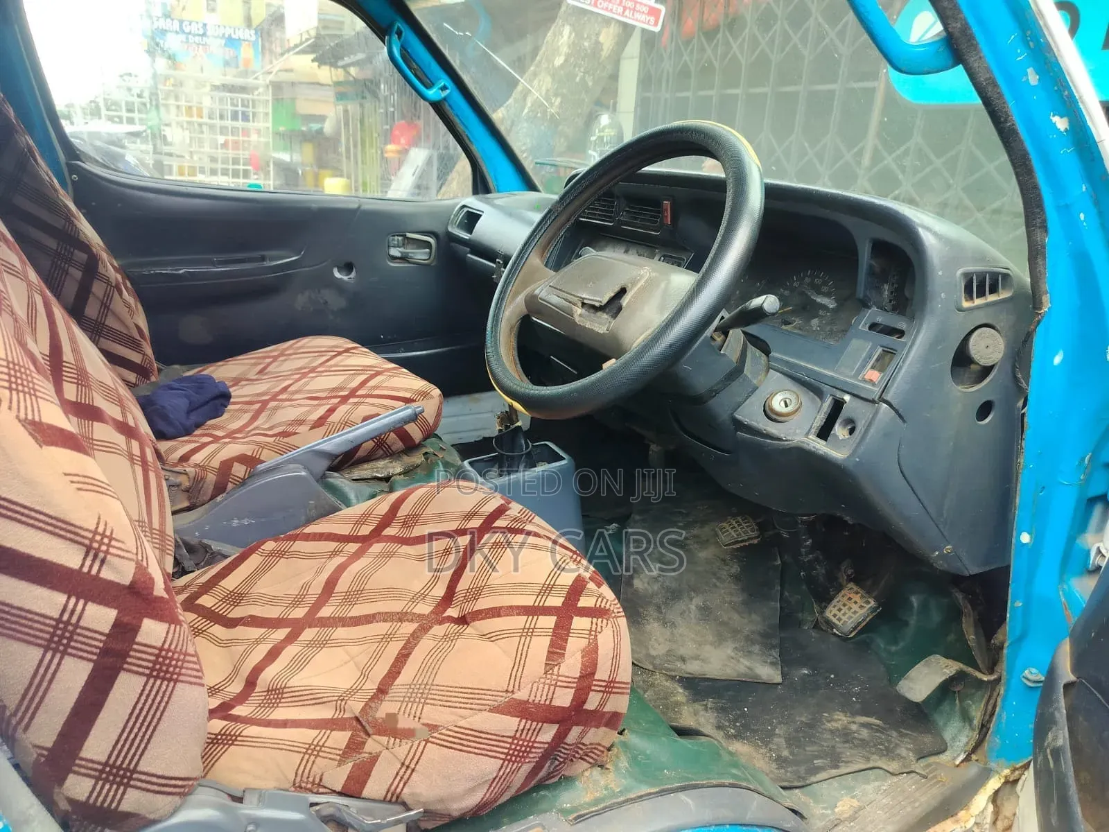 Toyota HiAce 2005 White