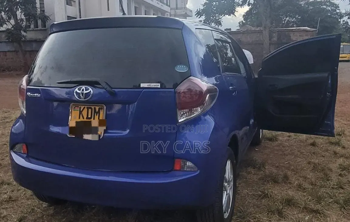 Toyota Ractis 2016 Blue