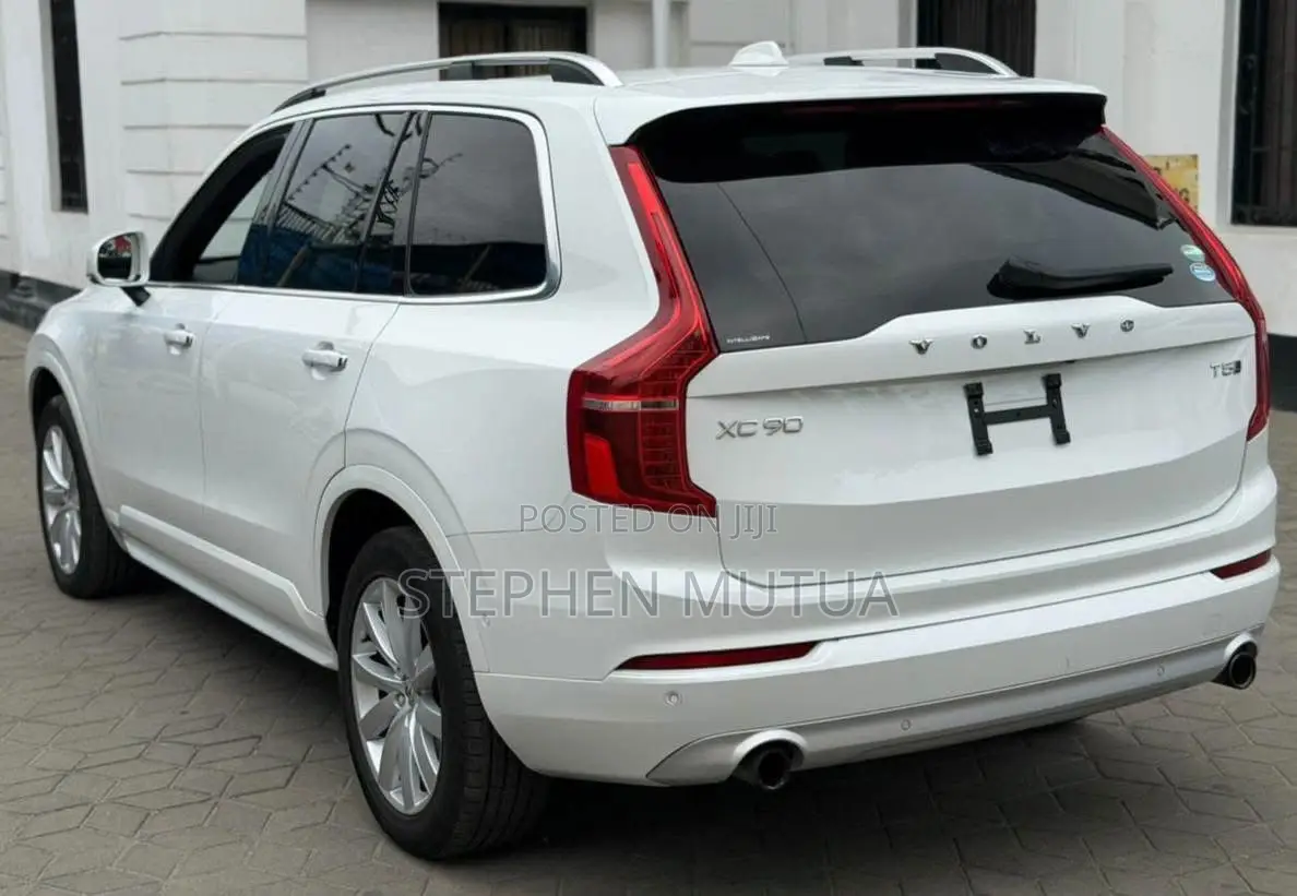 Volvo XC90 T5 Momentum 7 Passenger AWD 2020 White