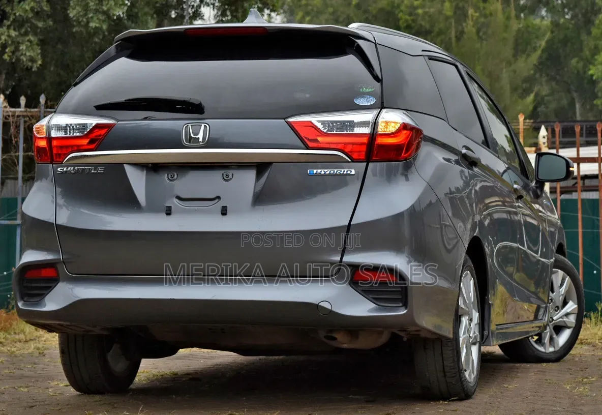 Honda Fit Shuttle 2018 Silver