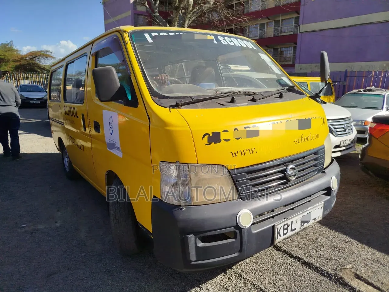 Nissan Caravan (Urvan) 2003 Yellow