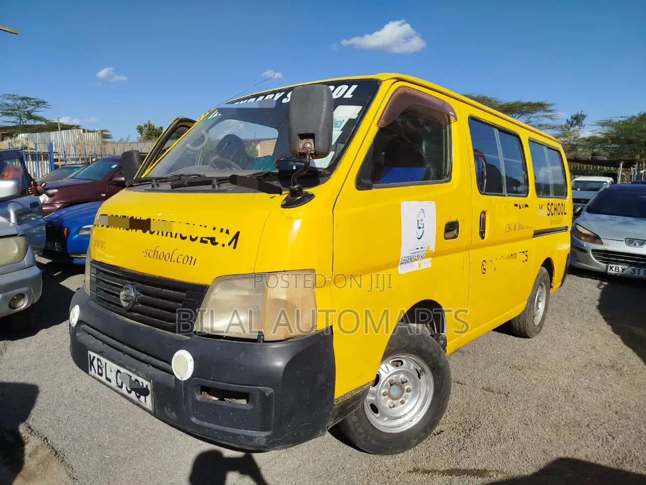 Nissan Caravan (Urvan) 2003 Yellow