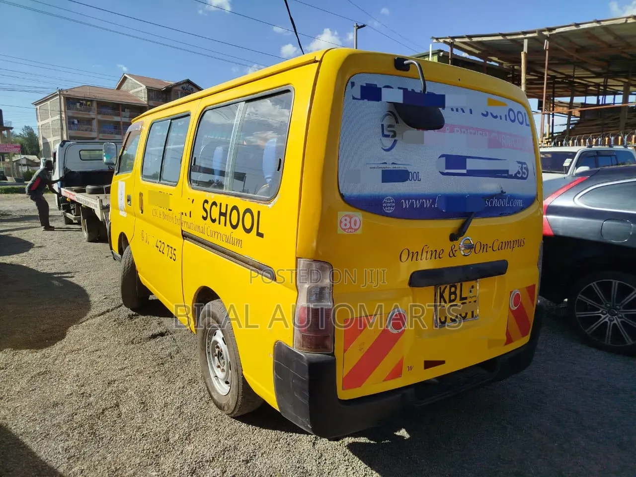 Nissan Caravan (Urvan) 2003 Yellow