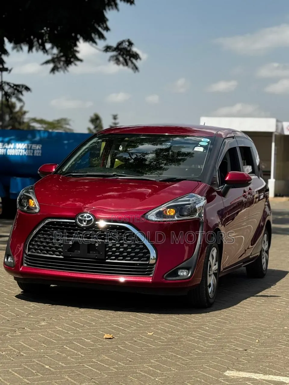 Toyota Sienta 2020 Red
