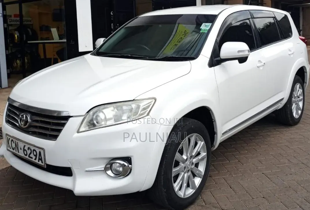 Toyota Vanguard 2010 White