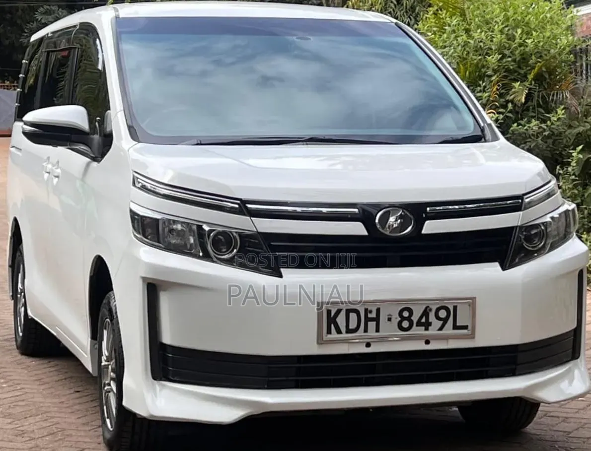 Toyota Voxy 2016 White