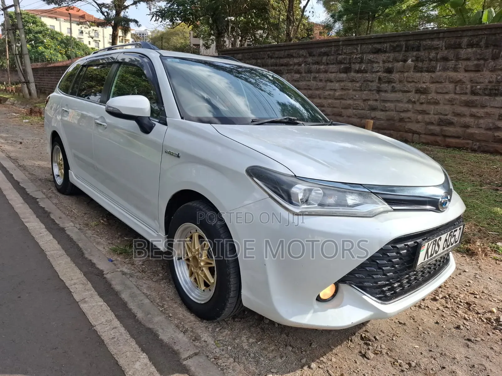 Toyota Corolla Fielder 1.5 Hybrid FWD 2016 White